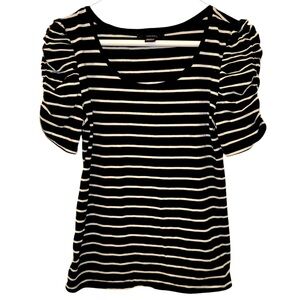 Women’s Forever 21 Black Short Sleeve Round Neck Top With White Stripes. Size M.